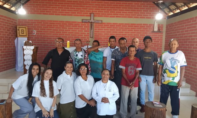 Membros da Paróquia São Sebastião visitam Fazenda em Berizal