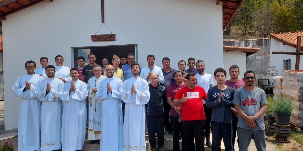 Seminaristas visitam a Fazenda São Miguel Arcanjo