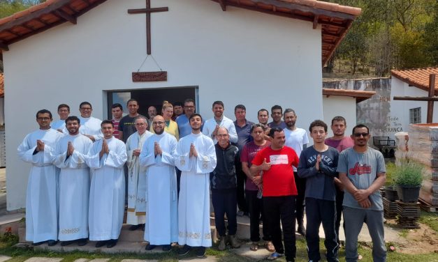 Seminaristas visitam a Fazenda São Miguel Arcanjo