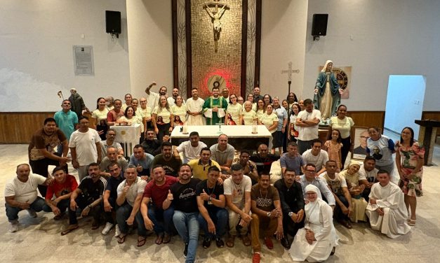 Peregrinos realizam encontro no Santuário de São Bento, em Sobral