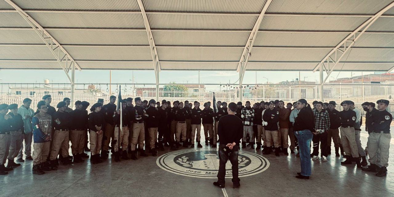 Cadetes doam plantas medicinais à Fazenda em Aguascalientes