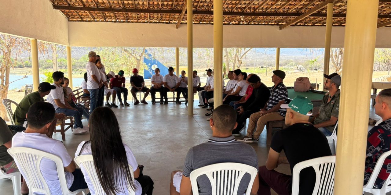 Fazenda São João Paulo II recebe grupo do ECC