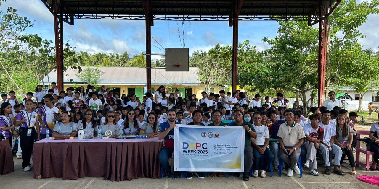 Testemunhos de membros da Fazenda conscientizam estudantes em Masbate