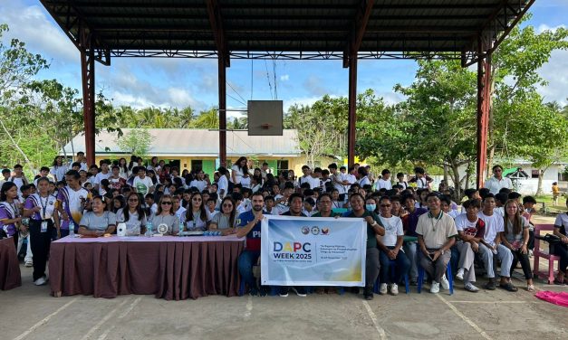 Testemunhos de membros da Fazenda conscientizam estudantes em Masbate