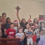 Visita especial:  crianças cantam esperança para acolhidas em Goiânia.