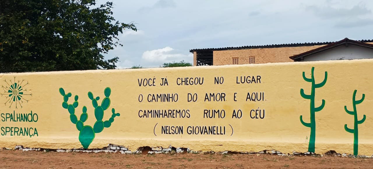 Pincéis de esperança: dons dos acolhidos florescem espaços na Fazenda em Alagoas