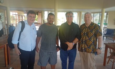 Fundadores Nelson e Frei Hans visitam a Fazenda de Serra
