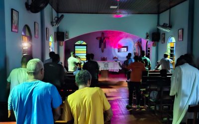 Unidos em Adoração, acolhidos mergulham no amor de Deus em Poconé