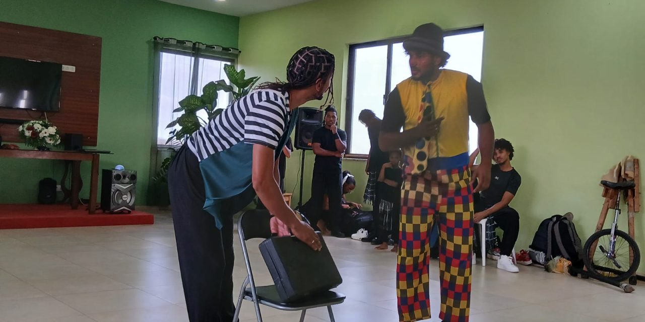 Grupo circense encanta Fazenda da Esperança em Cabo Verde