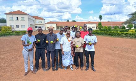 Jovens do postulantado vivem experiência na Fazenda  de Huambo