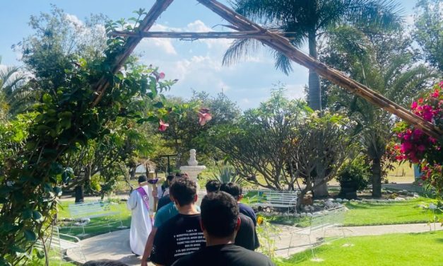 Via-Sacra na Fazenda do México: caminho de dor, misericórdia e renascimento