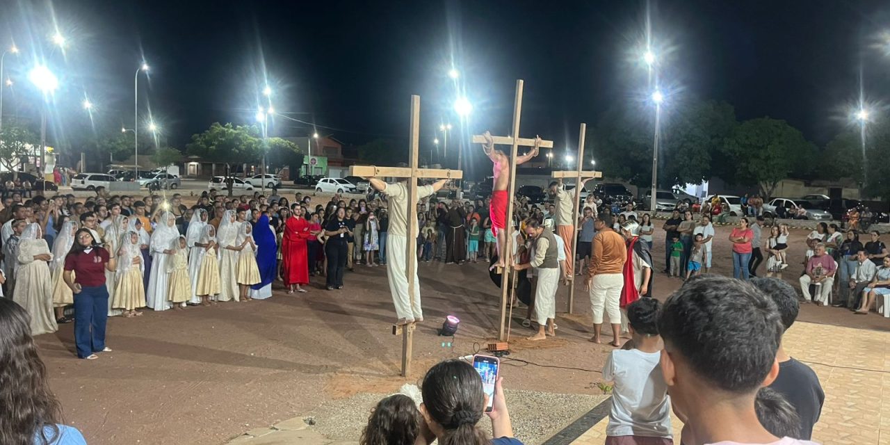 Acolhidos participam da encenação da Paixão de Cristo na Paróquia Nossa Senhora Aparecida