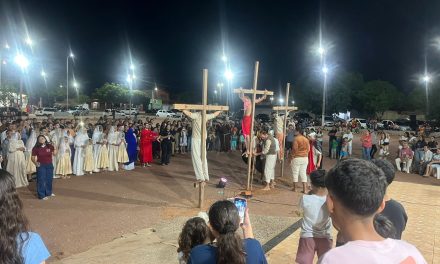 Acolhidos participam da encenação da Paixão de Cristo na Paróquia Nossa Senhora Aparecida