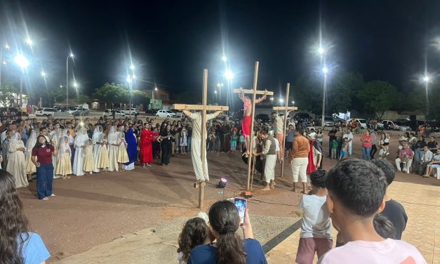 Acolhidos participam da encenação da Paixão de Cristo na Paróquia Nossa Senhora Aparecida