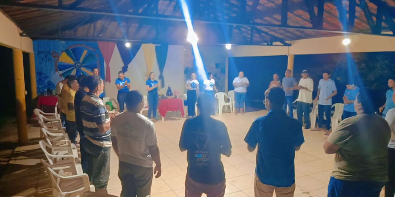 Amigos em Oração levam espiritualidade e esperança aos acolhidos