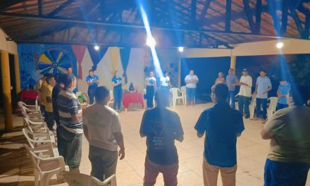 Amigos em Oração levam espiritualidade e esperança aos acolhidos