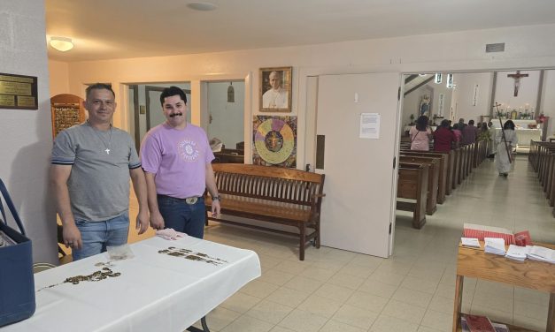 Diálogo de Esperança: Membros da Fazenda apresentam missão à comunidade no Texas