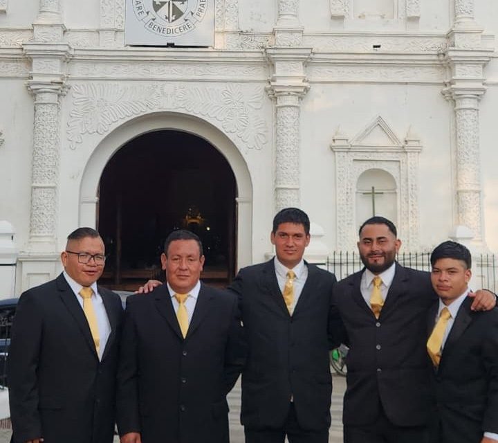 Acolhidos participam de leituras em celebração presidida pelo Bispo em Baja Verapaz