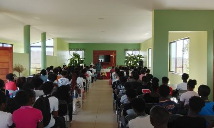 Crismandos celebram Pentecostes na Fazenda Esperança em Cabo Verde