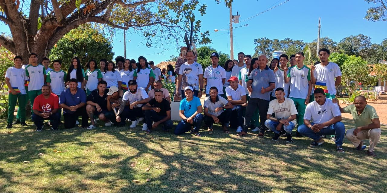 Jovens conhecem método de recuperação da Fazenda da Esperança em visita educativa