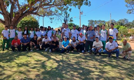 Jovens conhecem método de recuperação da Fazenda da Esperança em visita educativa