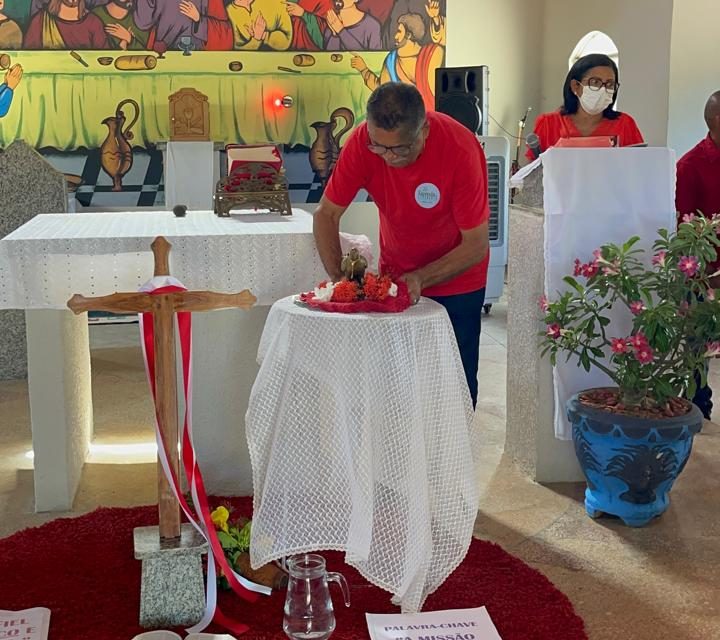 Preparação para Pentecostes: imagem do Divino visita Fazenda Bom Jesus dos Passos