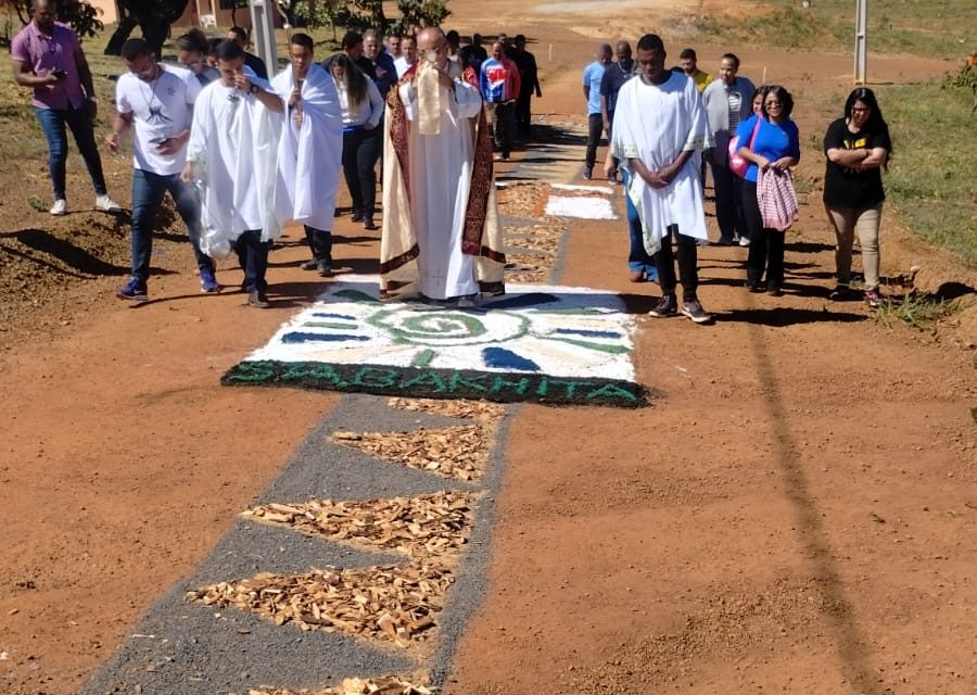 Brasília: procissão de Corpus Christi na Fazenda Nossa Senhora das Mercês 