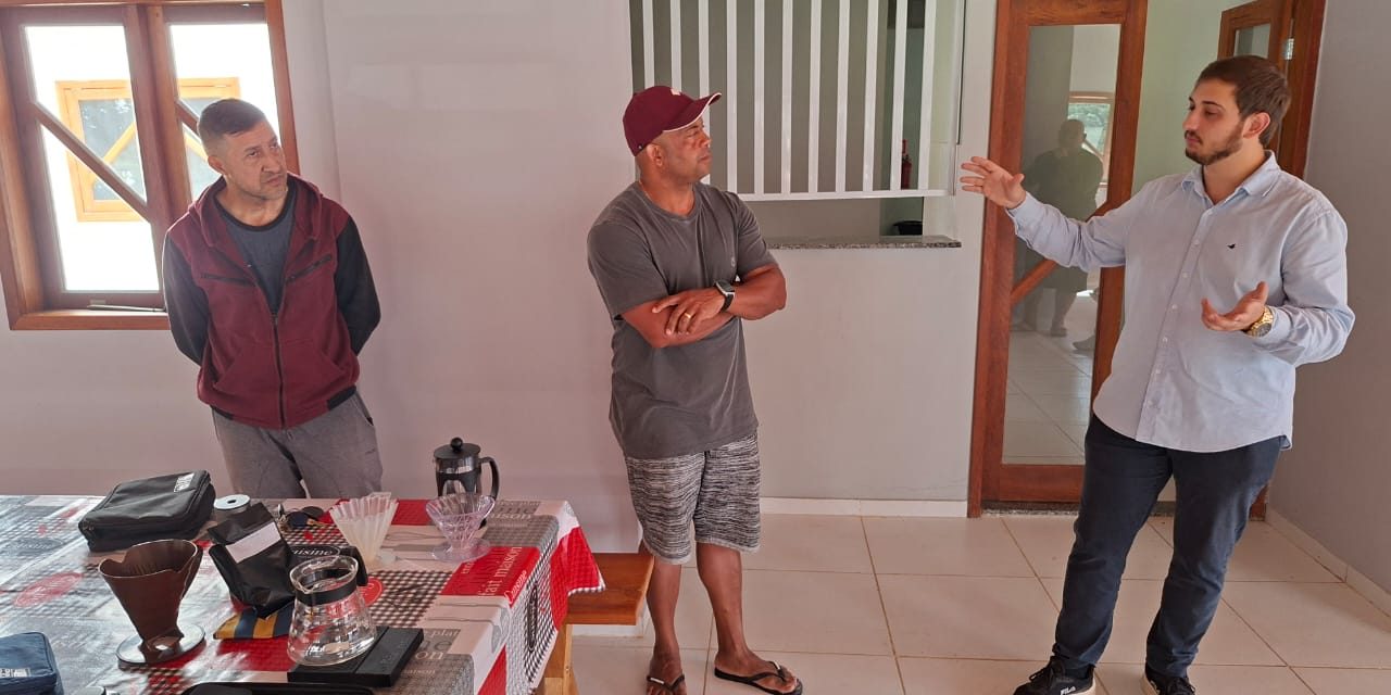 Curso de torrefação e degustação de conilon chega à Fazenda de Brejetuba