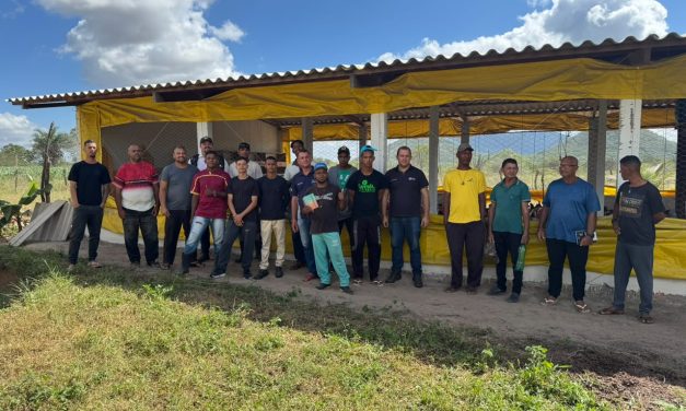 Acolhidos participam de curso de avicultura em Alagoas