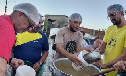 Acolhidos e voluntários participam do Sopão da Comunidade Mata Redonda