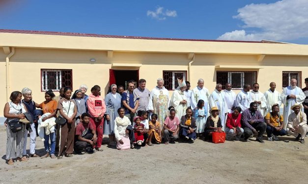 Peregrinação de Frei Hans e Nelson pela África fortalece a missão da Fazenda da Esperança