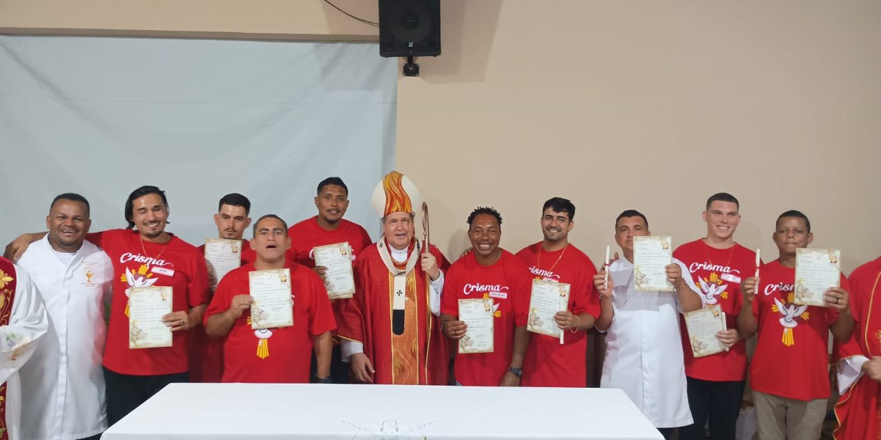 Nove Acolhidos Recebem o Sacramento da Crisma em Serra/ES