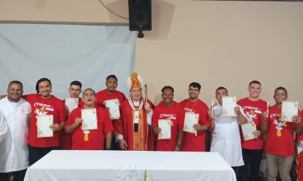 Nove Acolhidos Recebem o Sacramento da Crisma em Serra/ES