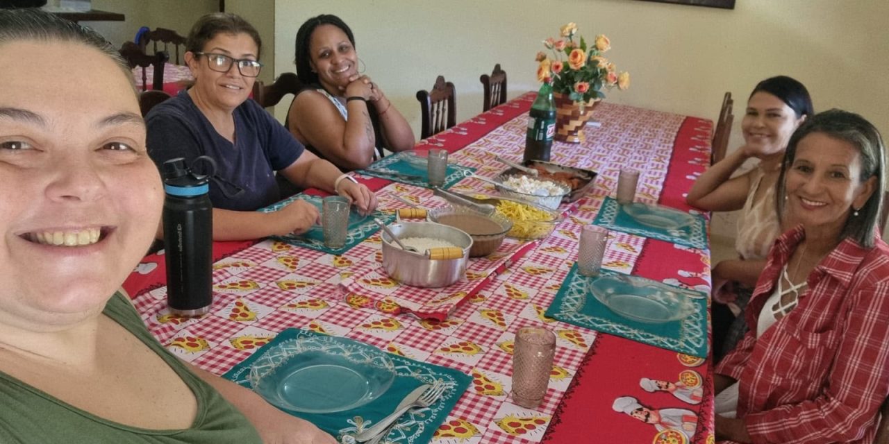 Voluntários que fazem a Esperança acontecer na Fazenda da Esperança em Poté/MG