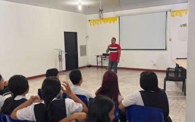 Jovens da Fazenda Fazem palestra sobre prevenção às drogas em escola na Colômbia