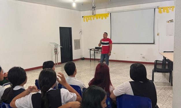 Jovens da Fazenda Fazem palestra sobre prevenção às drogas em escola na Colômbia
