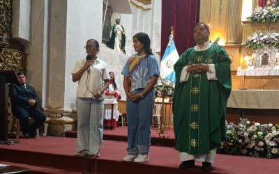 Escola Missionária Feminina da Guatemala visita paróquia em Salamá