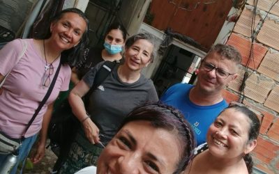 Voluntários da comunidade da Fazenda da Esperança na Colômbia visitam lar de idosos