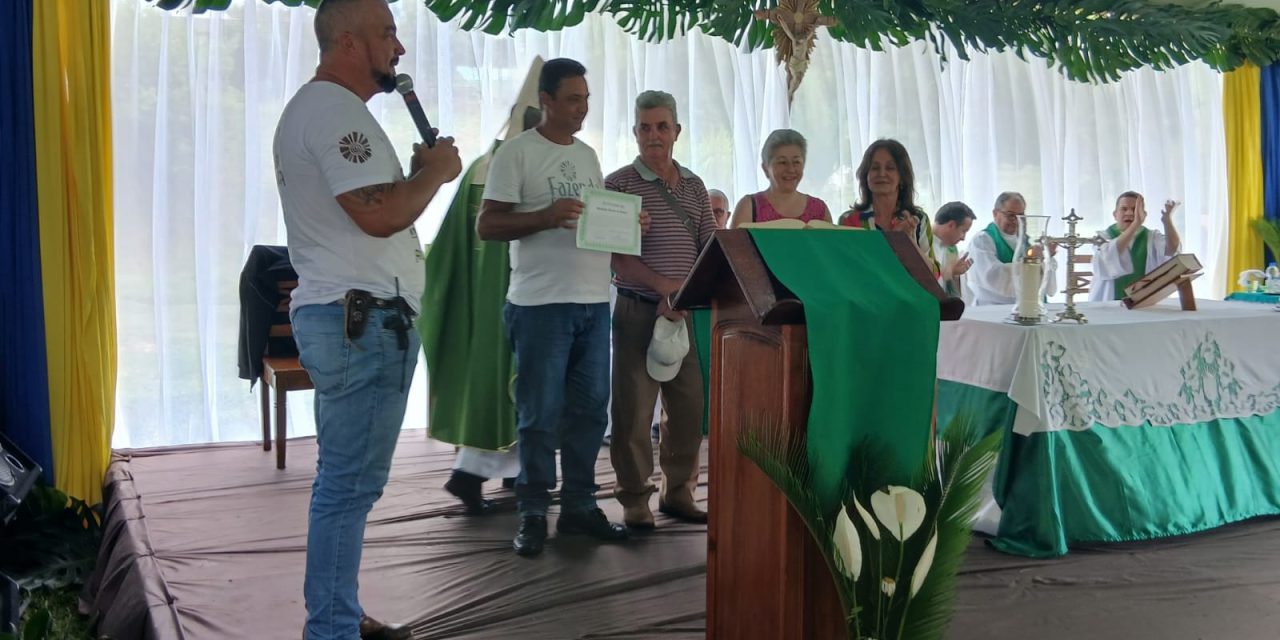 Festa de São Francisco e Entrega de Certificados Marcam Domingo de Alegria na Fazenda de Guarará (MG)
